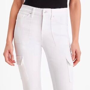 BNWT White Mid-Rise Skinny Jeans With Cargo Pockets.